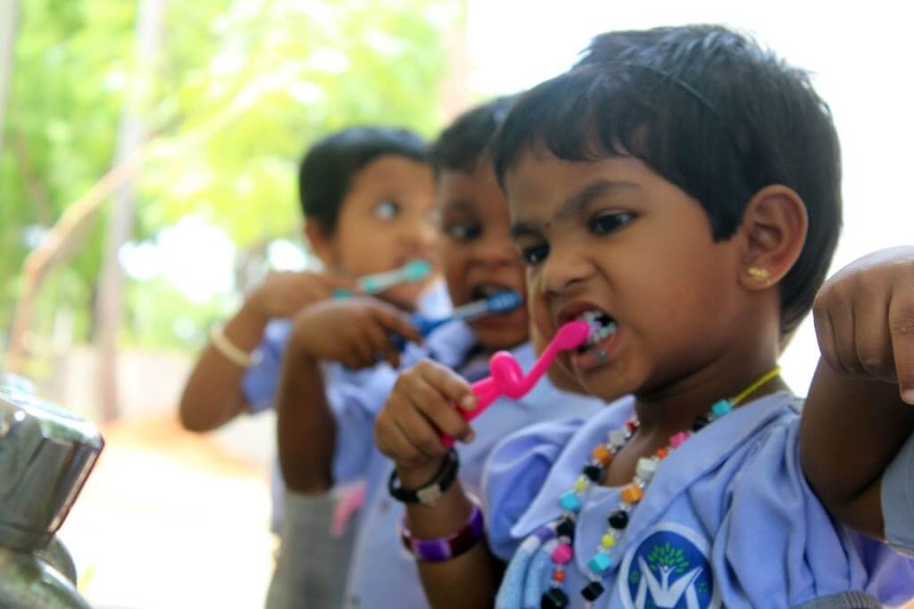 dentistas na escola brasil sorridente