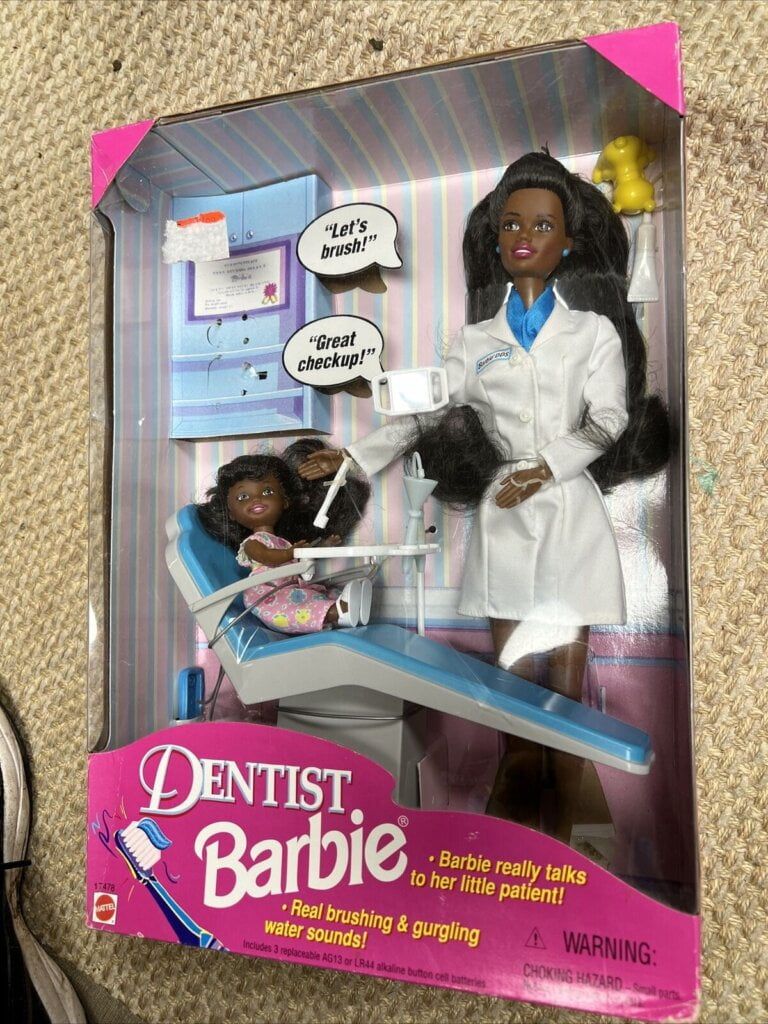 Como a Barbie Dentista Pode Estimular o Interesse das Crianças pela Odontologia 7 Barbie dentista afro 1997