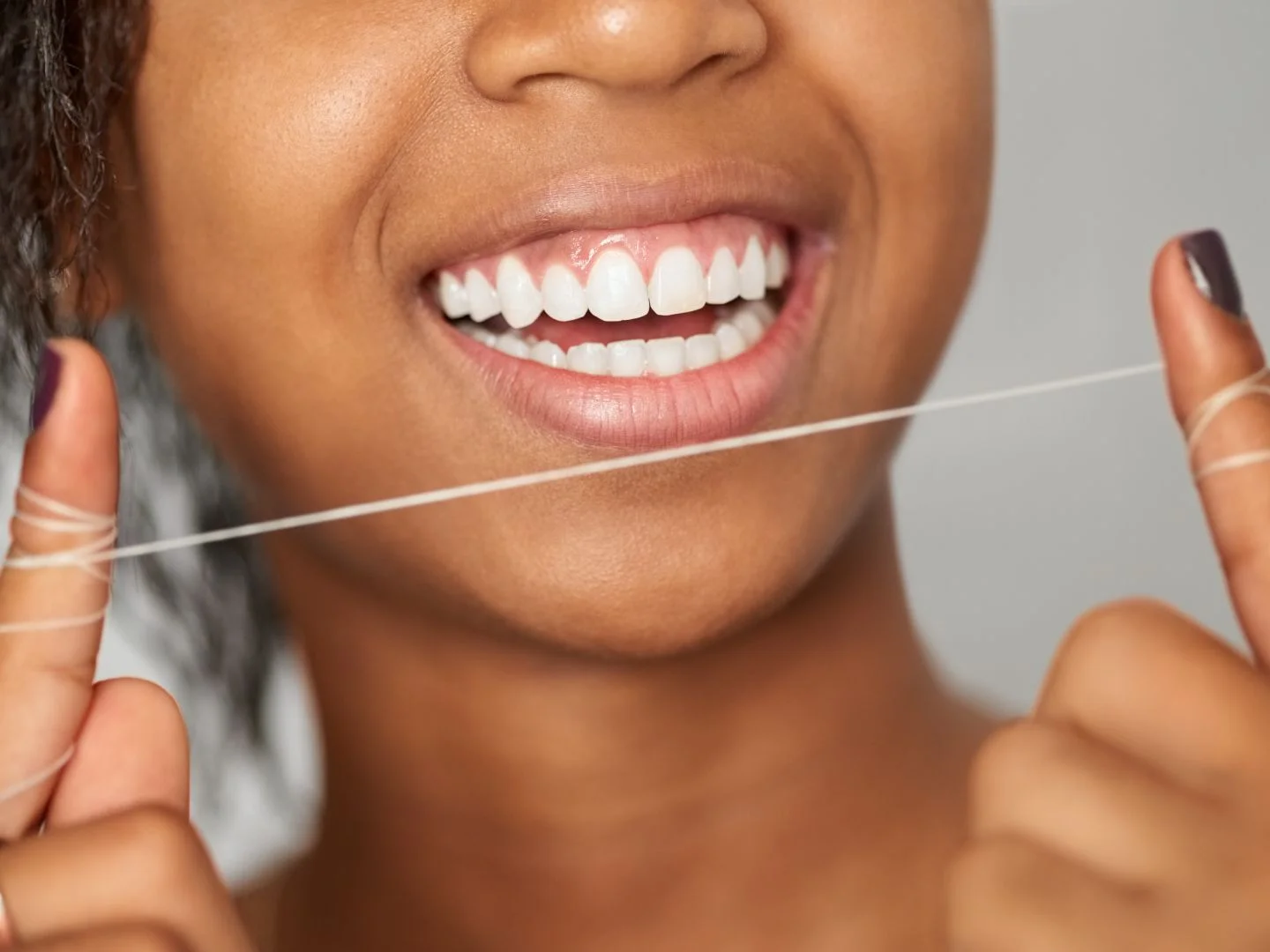 Confira a lista com os melhores fios dentais do mercado. Aprenda como utilizá-los corretamente na higiene oral