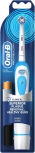 Escova Elétrica Realmente Limpa Melhor? 6 Escova elétrica Oral-B Pro 100 Precision Clean
